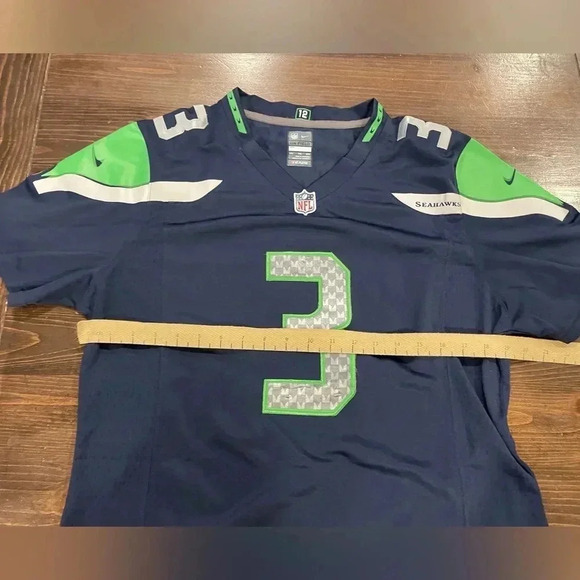 Seattle Seahawks Russel Wilson NFL Jersey - Youth XXL - Picture 7 of 8